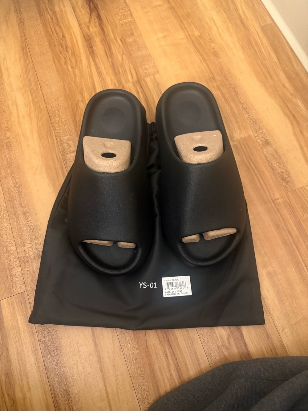 YS-01 Black Yeezy Men's Slide Sandals Size 7M